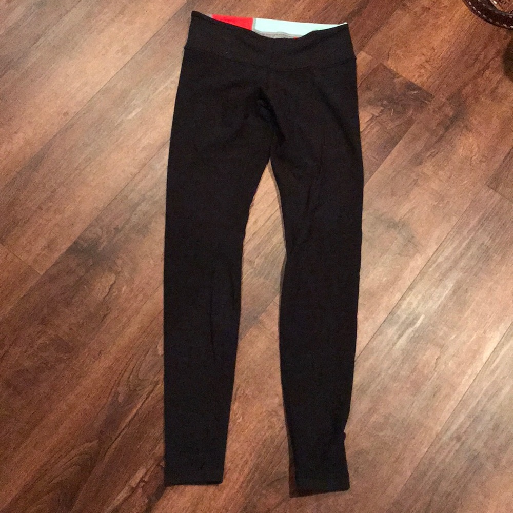Reversible lululemon wunder under leggings
